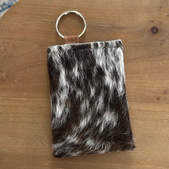 BEAUDIN Keychain Wallet | Cowhide & Leather Card Holder-long hair - Picture 3 of 5